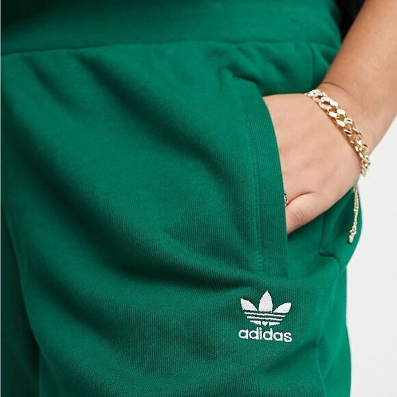 adidas Originals Plus essentials trefoil joggers in dark green Size 3X - Picture 8 of 10